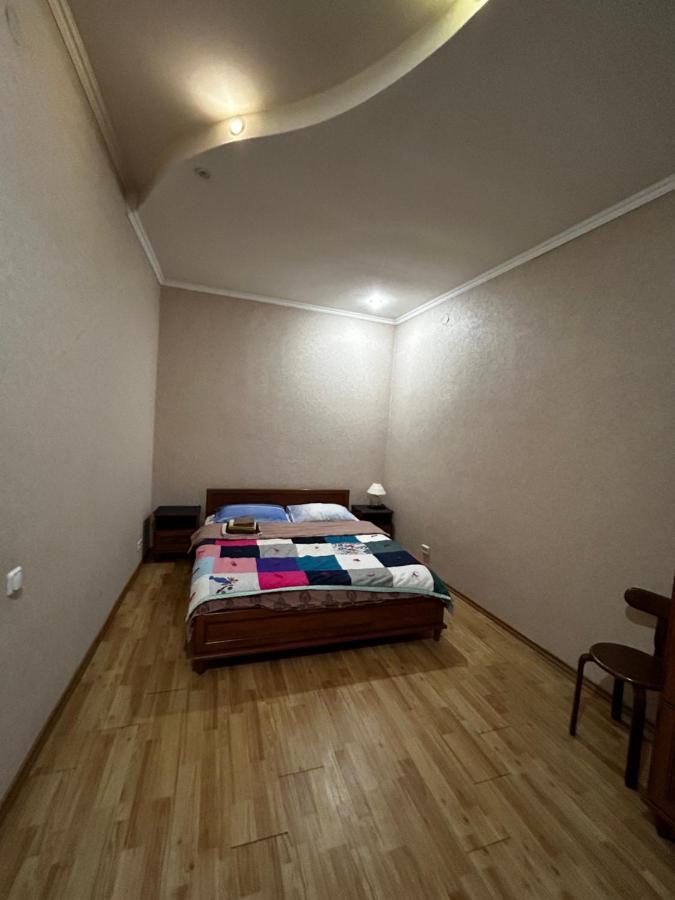 Apartment Near Train Station And Close To City Center Киев Экстерьер фото