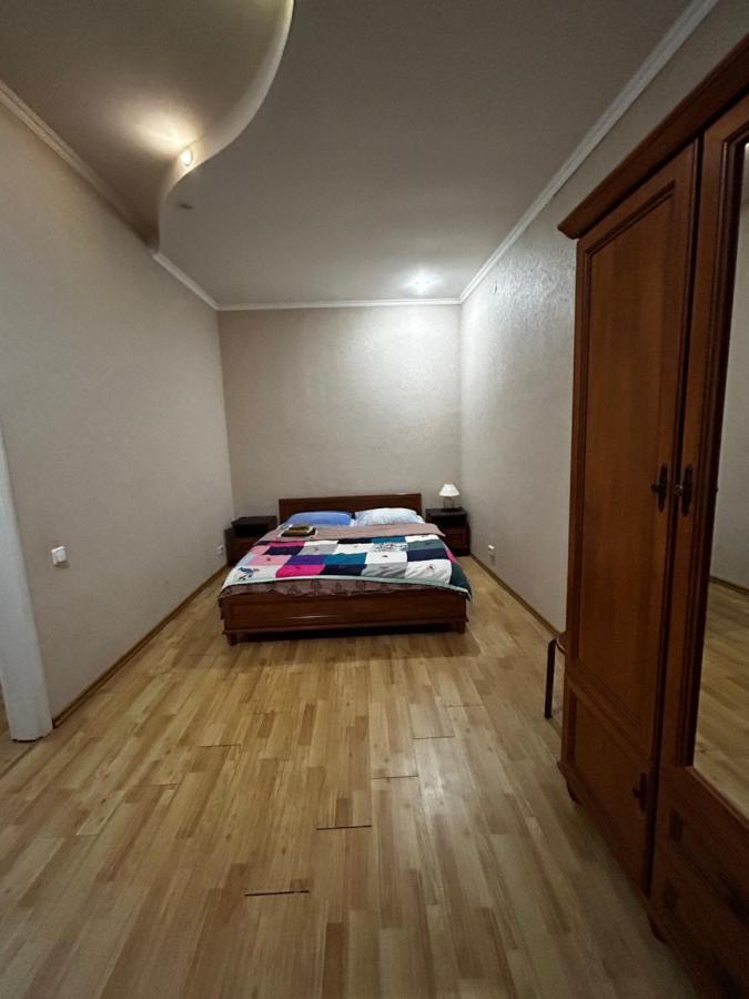 Apartment Near Train Station And Close To City Center Киев Экстерьер фото