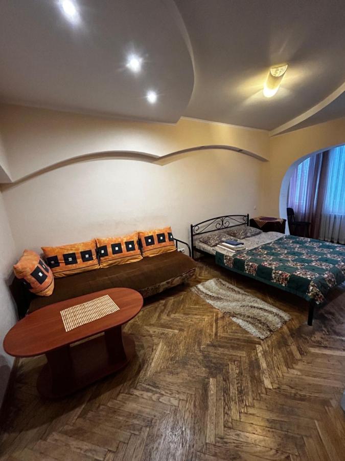 Apartment Near Train Station And Close To City Center Киев Экстерьер фото